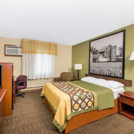 מלון Super 8 By Wyndham Fairmont מראה חיצוני תמונה