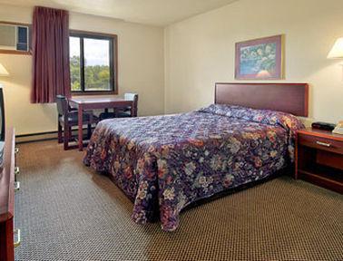 מלון Super 8 By Wyndham Fairmont חדר תמונה