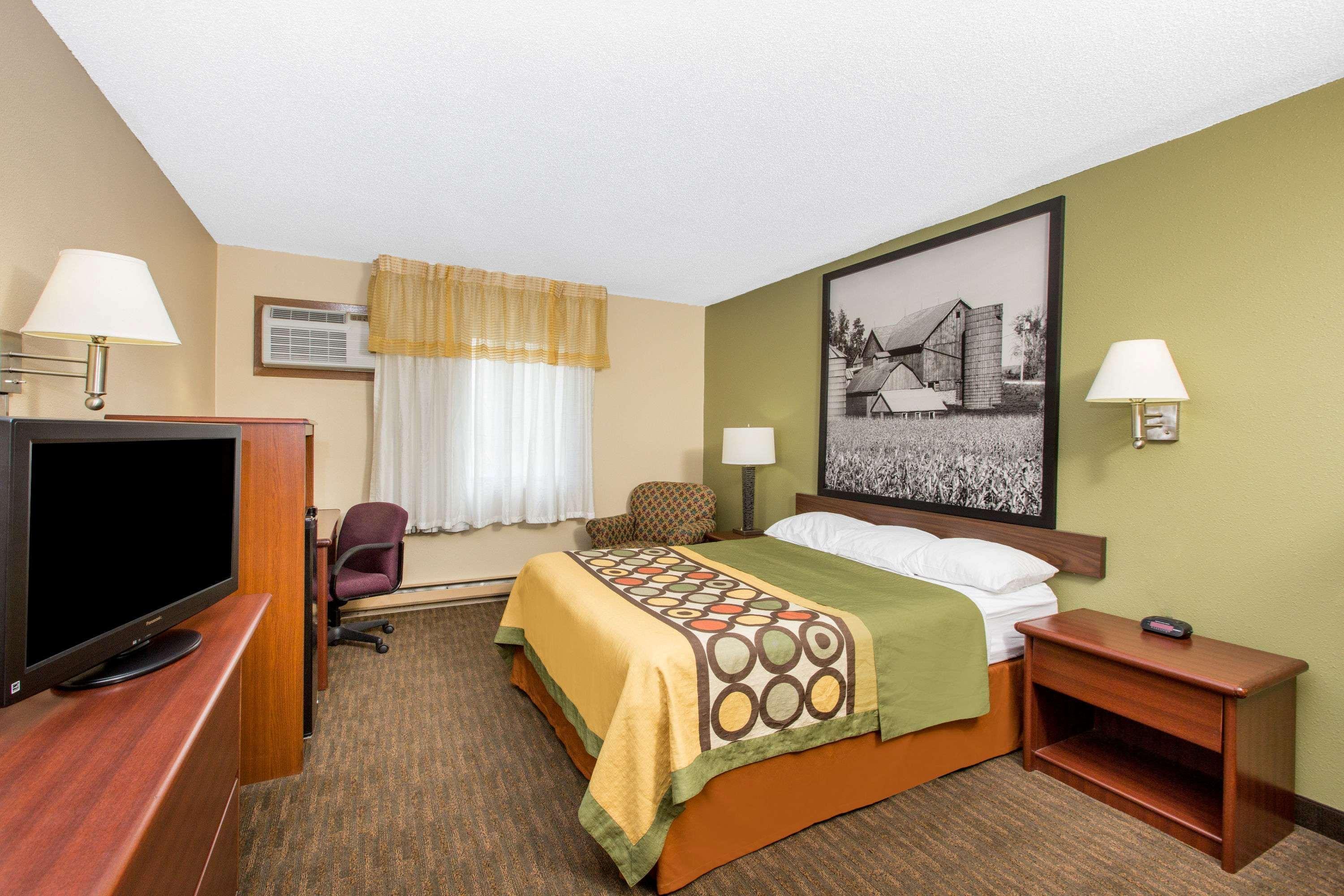 מלון Super 8 By Wyndham Fairmont מראה חיצוני תמונה