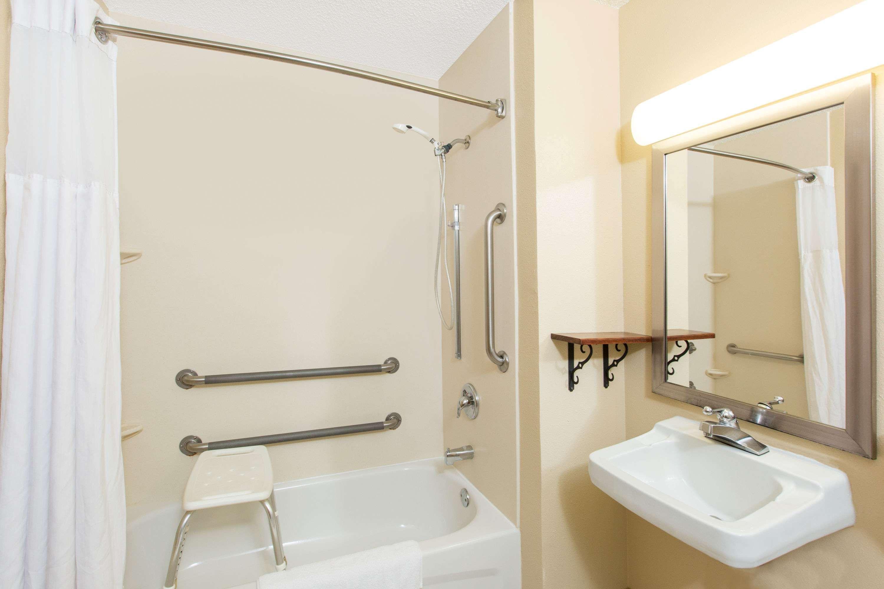 מלון Super 8 By Wyndham Fairmont מראה חיצוני תמונה