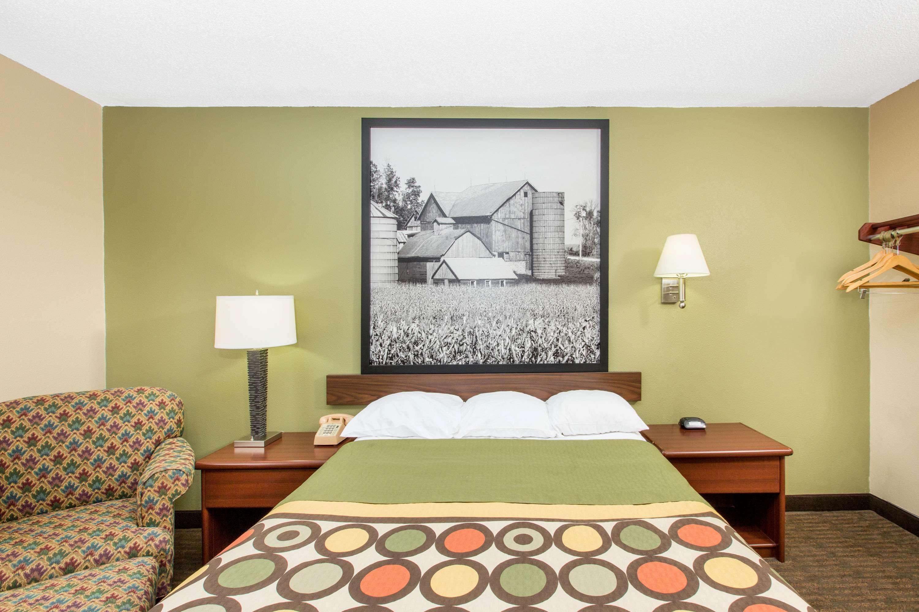 מלון Super 8 By Wyndham Fairmont מראה חיצוני תמונה