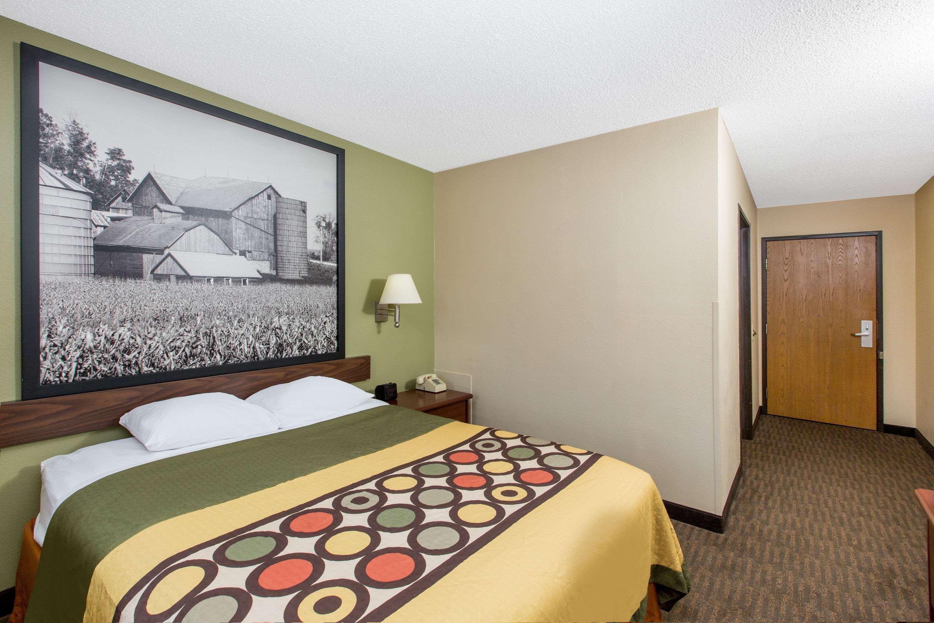 מלון Super 8 By Wyndham Fairmont מראה חיצוני תמונה