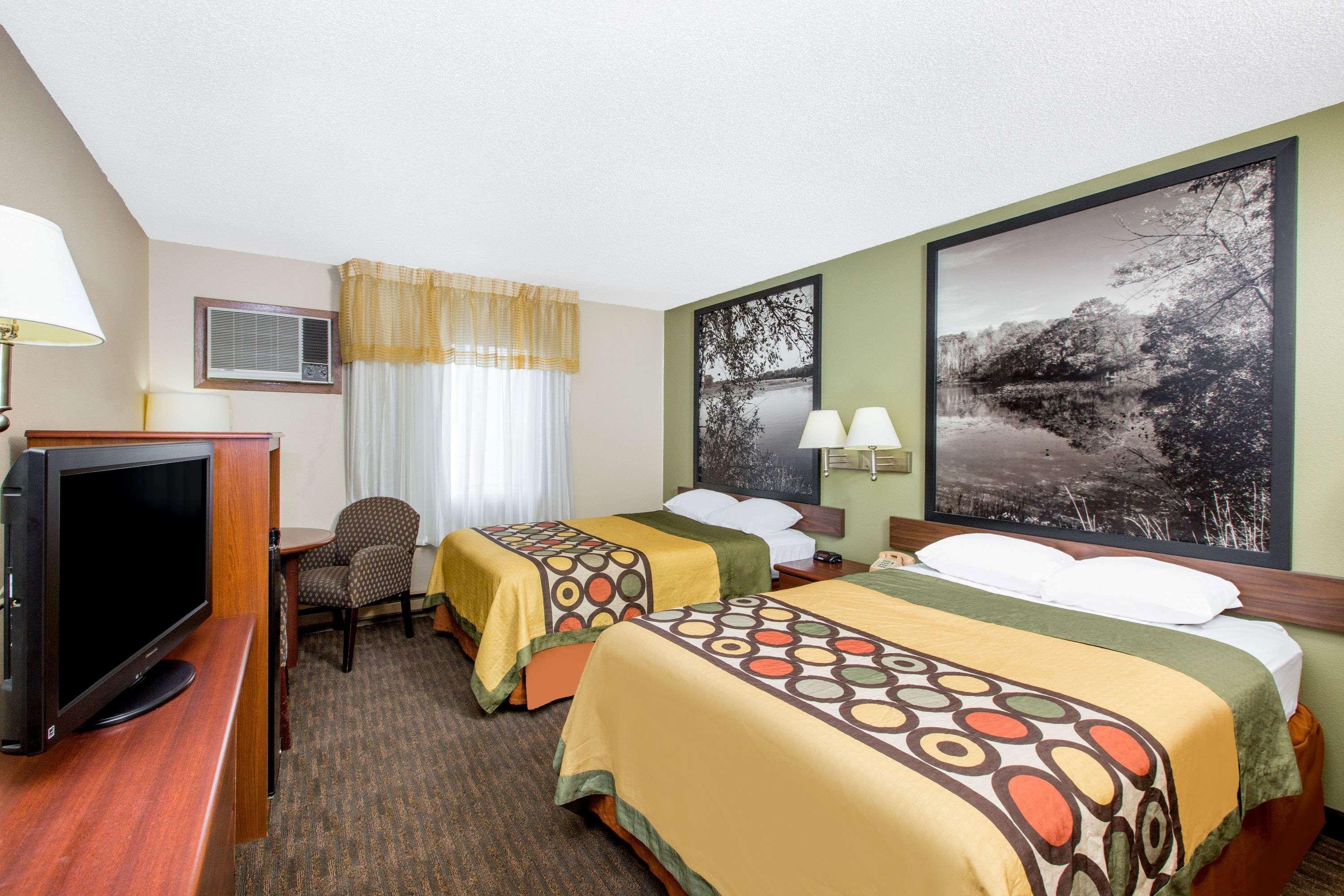 מלון Super 8 By Wyndham Fairmont מראה חיצוני תמונה