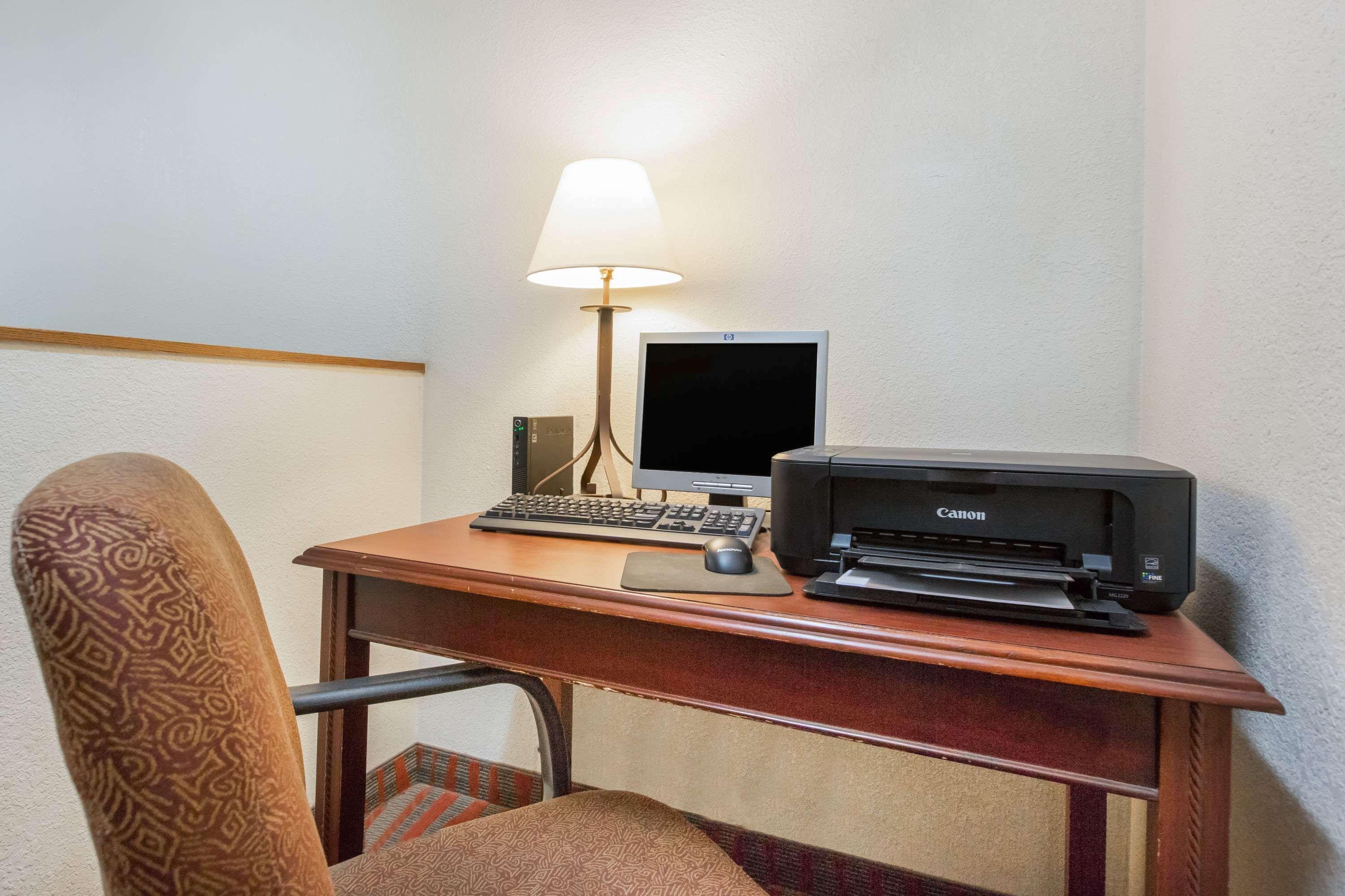 מלון Super 8 By Wyndham Fairmont מראה חיצוני תמונה