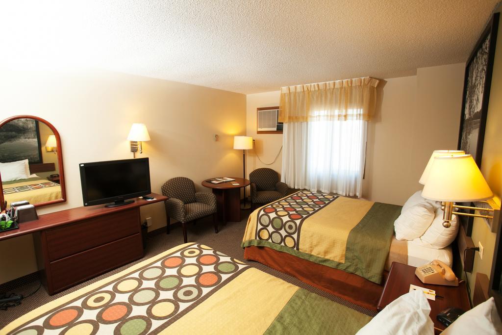 מלון Super 8 By Wyndham Fairmont מראה חיצוני תמונה